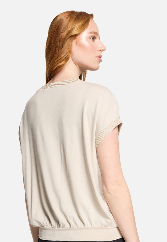 Blusenshirt mit Stickerei / Detailbild