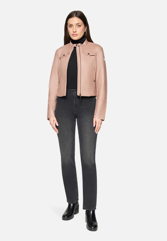 Casual-Jacke mit Stehkragen / Modellfoto Vorderseite (Outfit)