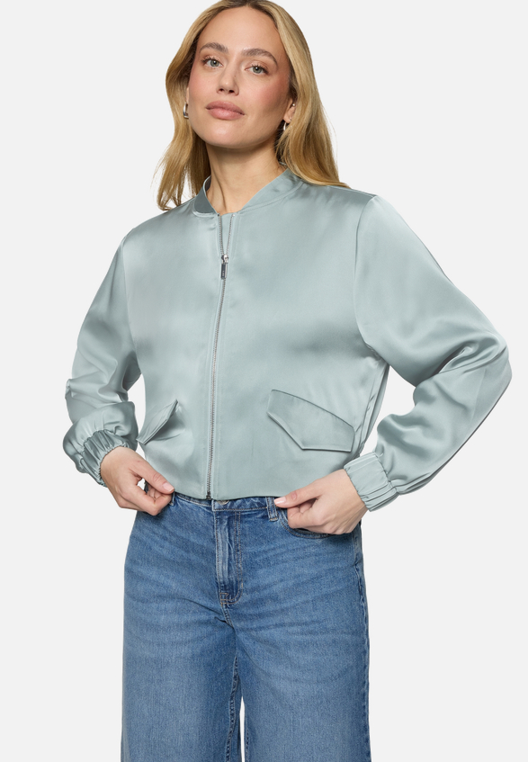 Satin-Jacke  mit Reißverschluss  / Modellfoto Vorderseite