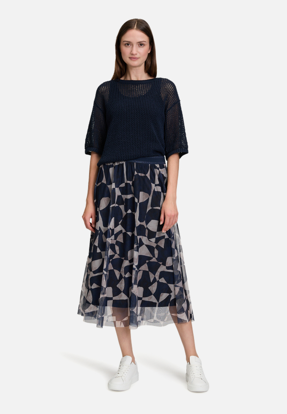 Midirock mit Print / Modellfoto Vorderseite (Outfit)