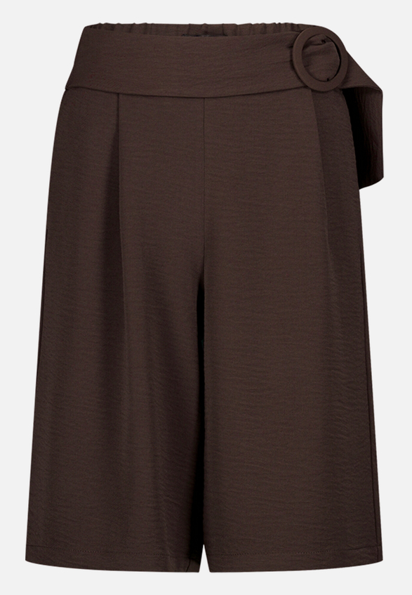 Bermuda-Shorts  mit Gürtel  / Vorderseite