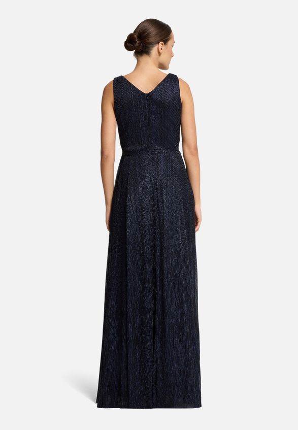 Abendkleid mit Plissee / Modellfoto Rückseite