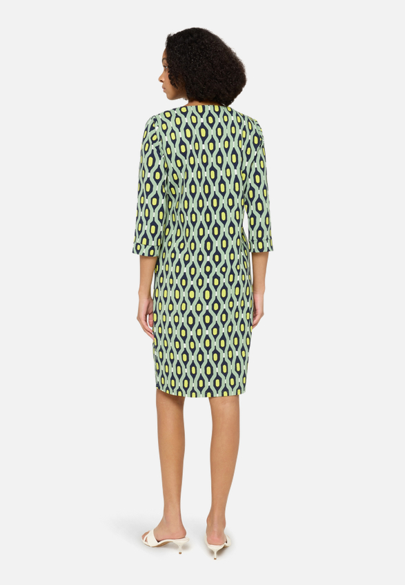 Casual-Kleid mit Muster / Modellfoto Rückseite