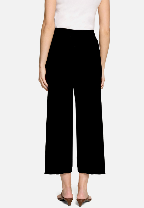 Stoffhose 7/8 mit Bindedetail  / Modellfoto Rückseite