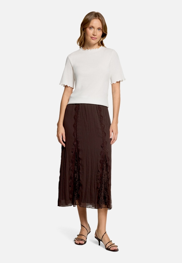 Halbarm-Shirt mit Kragen / Modellfoto Vorderseite (Outfit)