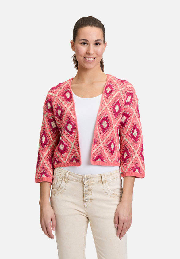 Casual-Strickjacke mit 3/4 Arm / Modellfoto Vorderseite