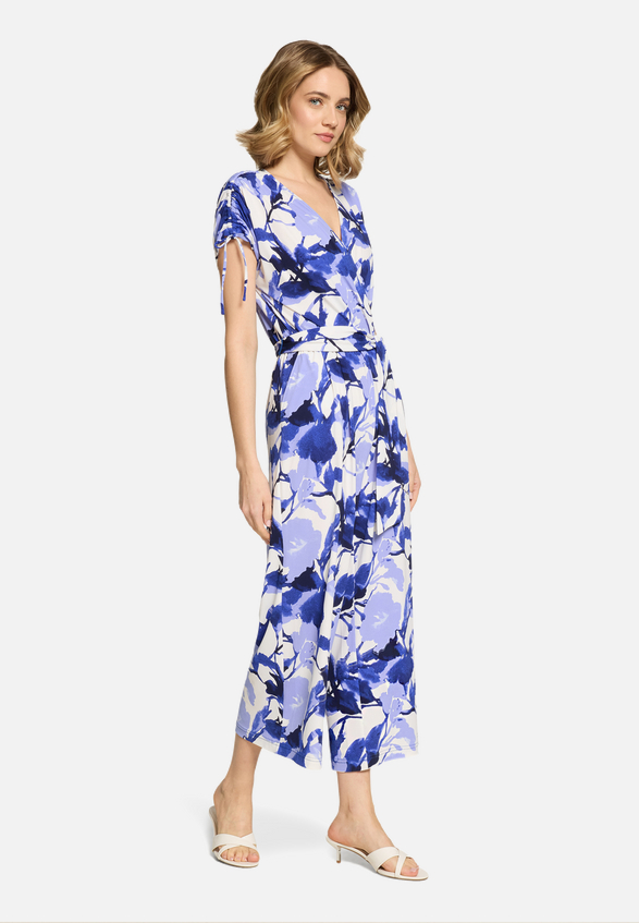 Jumpsuit mit Blumenmuster / Modellfoto Vorderseite (Outfit)