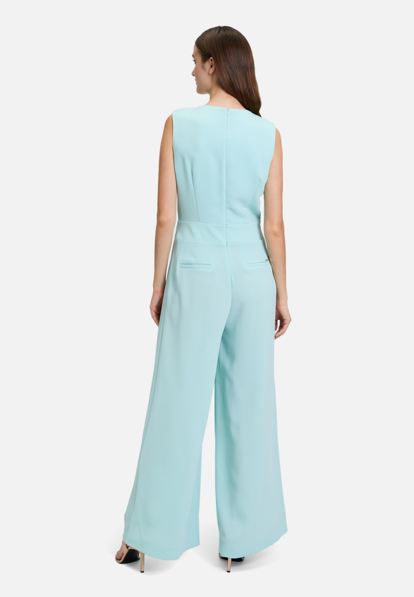 Jumpsuit ohne Arm / Modellfoto Rückseite