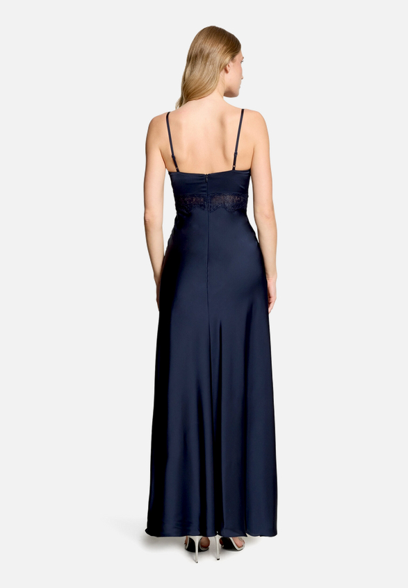 Abendkleid schmal geschnitten / Modellfoto Rückseite