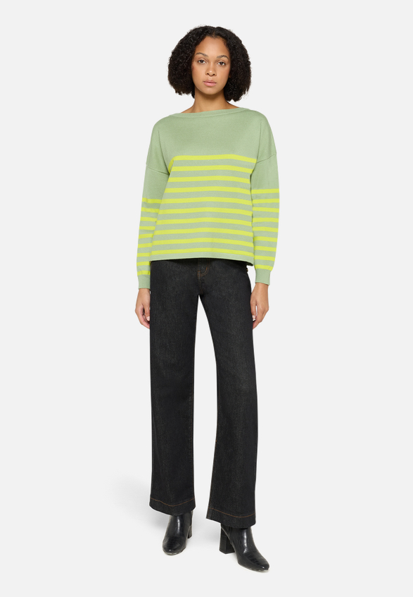 Strickpullover mit U-Boot-Ausschnitt / Modellfoto Vorderseite (Outfit)