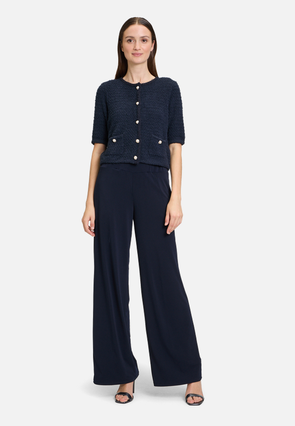 Schlupfhose mit weitem Bein / Modellfoto Vorderseite (Outfit)