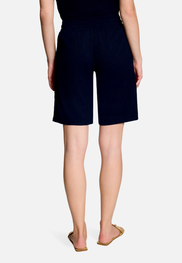 Shorts  mit Bindeband / Modellfoto Rückseite