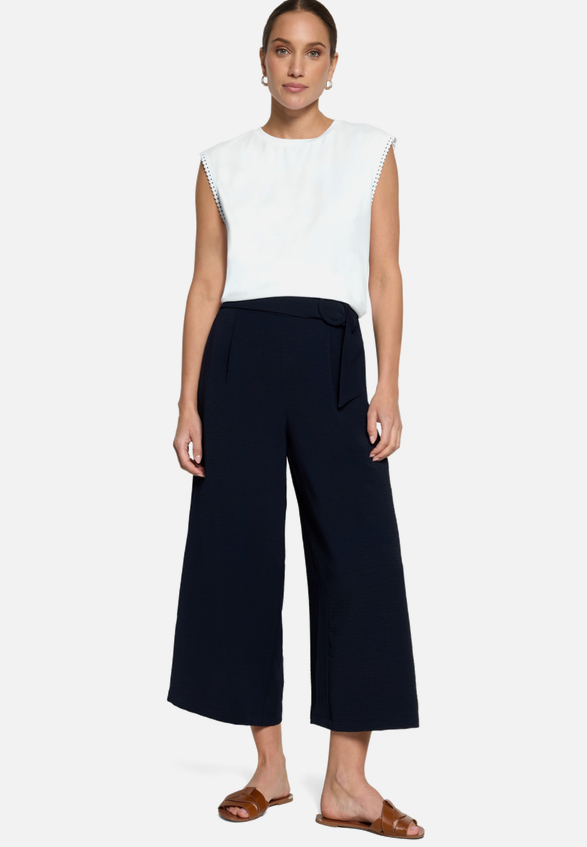 Stoffhose  7/8 Länge mit Schnalle / Modellfoto Vorderseite (Outfit)