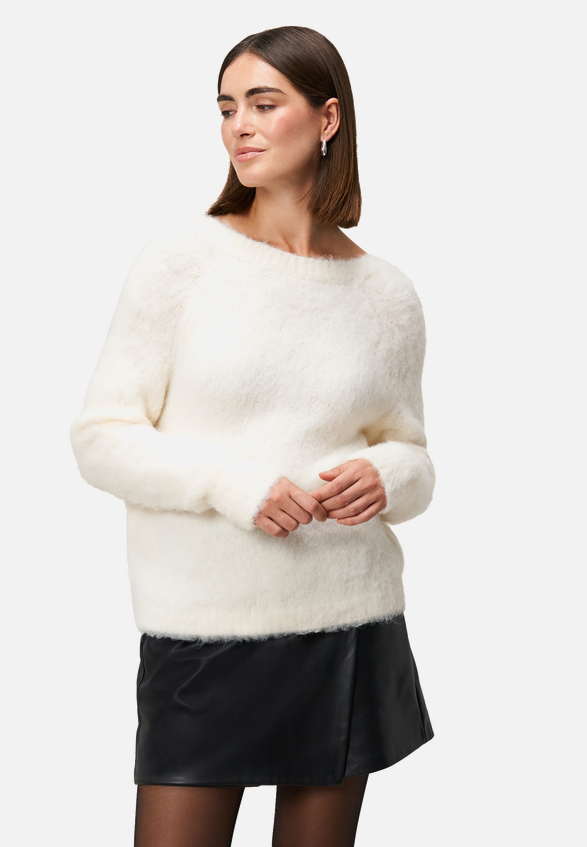 Pullover mit Rückenausschnitt / Modellfoto Vorderseite