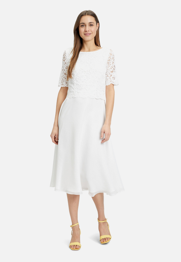 Cocktailkleid mit Spitze / Modellfoto Vorderseite (Outfit)