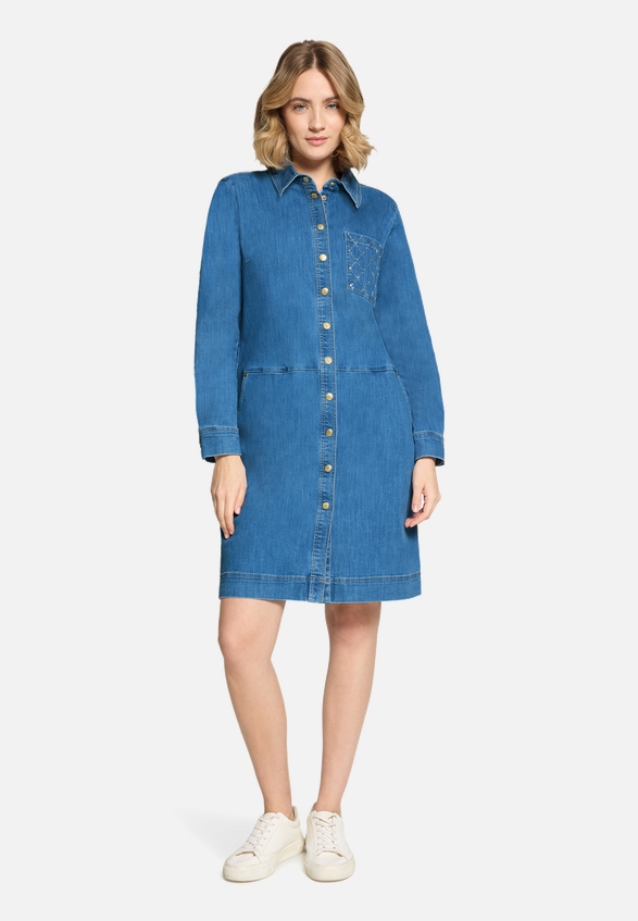Hemdblusenkleid mit Knopfleiste / Modellfoto Vorderseite