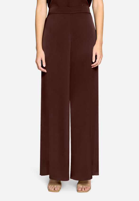Modern fit Hose mit Taschen / Modellfoto Vorderseite
