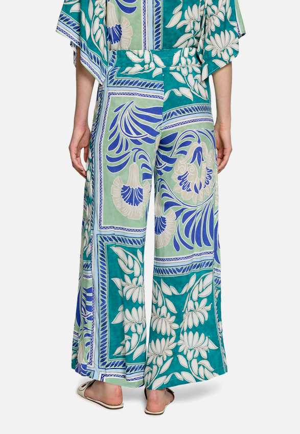 Palazzo-Hose mit Gummizug / Modellfoto Rückseite