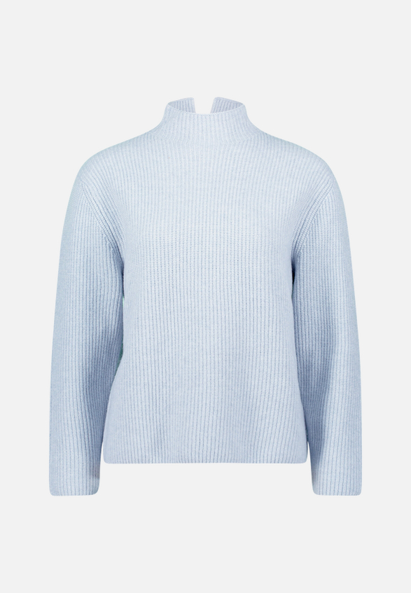 Strickpullover mit Stehkragen / Vorderseite