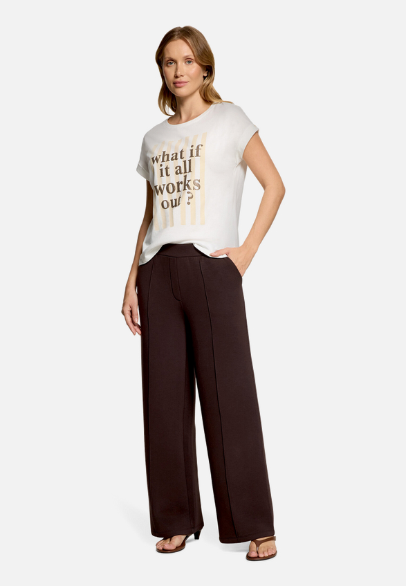 Printshirt mit Ärmelaufschlag / Modellfoto Vorderseite (Outfit)