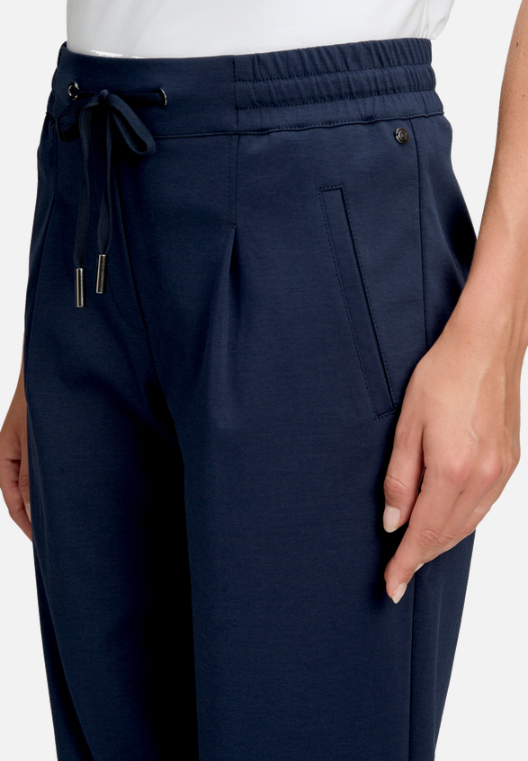 Stretch-Hose mit Eingrifftaschen / Detailbild