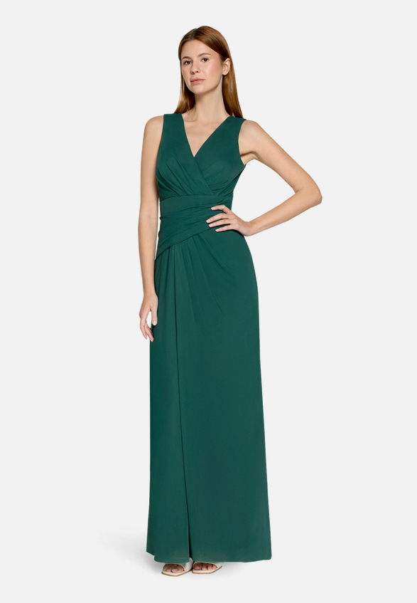 Abendkleid mit V-Ausschnitt / Modellfoto Vorderseite (Outfit)