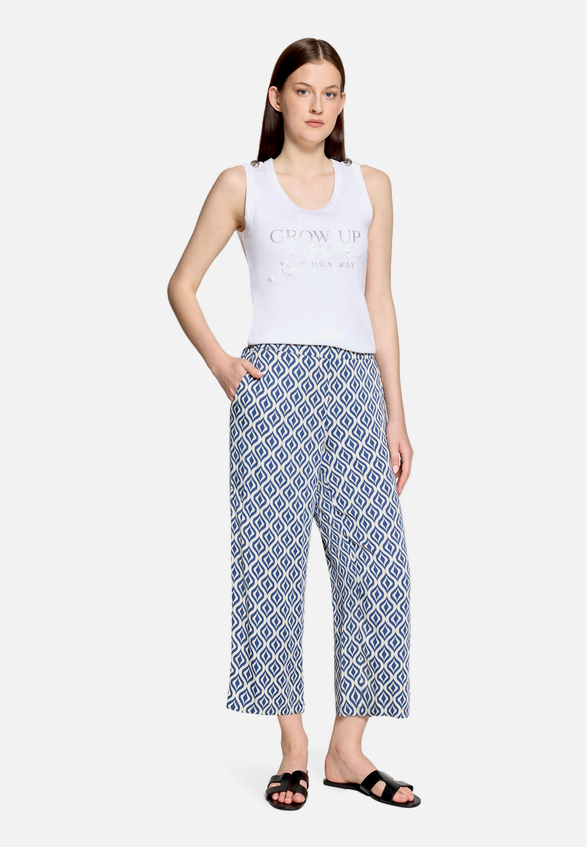 Marlene-Hose mit elastischem Bund / Modellfoto Vorderseite (Outfit)