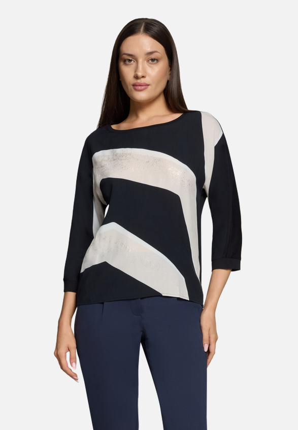 Patchwork-Shirt mit Fledermausärmeln / Modellfoto Vorderseite