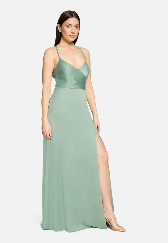 Abendkleid mit V-Ausschnitt / Modellfoto Vorderseite (Outfit)