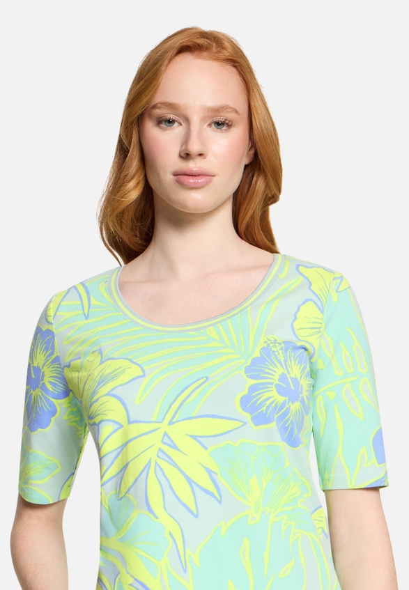 Basic Shirt mit Blumenprint / Detailbild