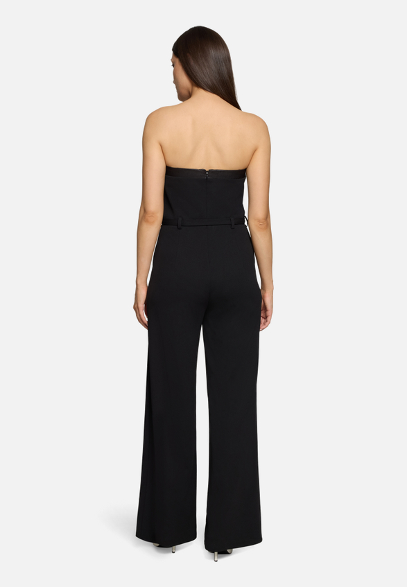 Jumpsuit mit Gürtel / Modellfoto Rückseite