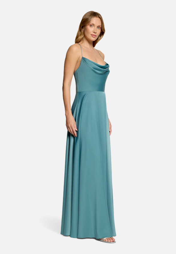 Abendkleid mit Wasserfallausschnitt / Modellfoto Vorderseite (Outfit)