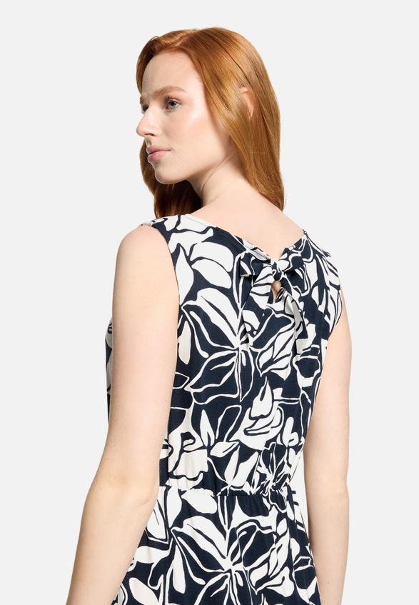 Sommerkleid mit Rundhalsausschnitt / Detailbild