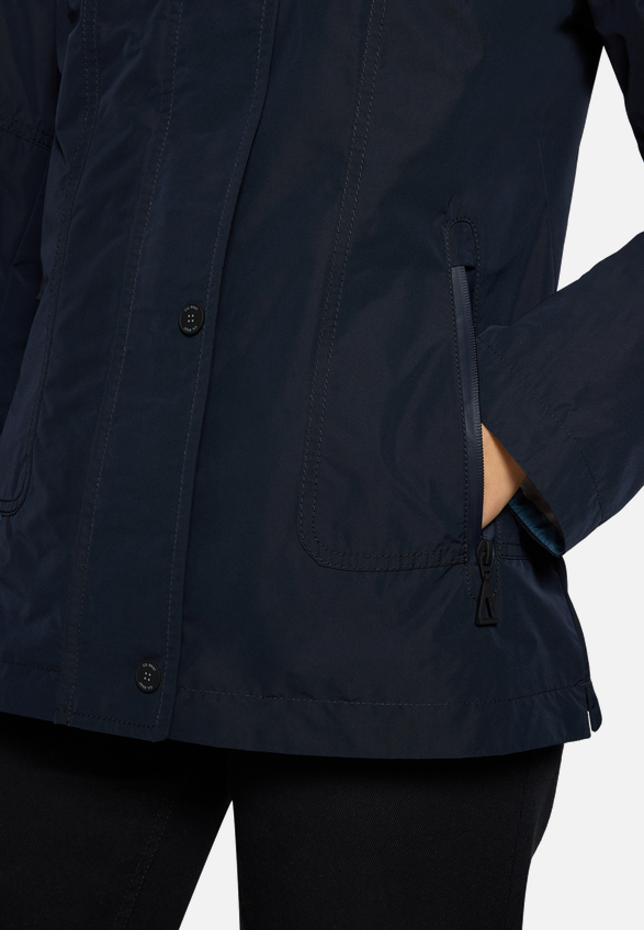 Sommerjacke mit abnehmbarer Kapuze / Detailbild