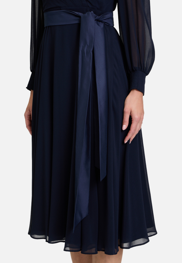 Cocktailkleid mit Gürtel / Detailbild