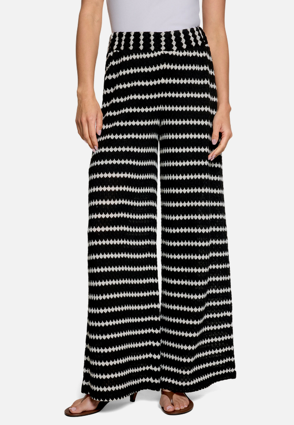 Strickhose  mit Streifen / Modellfoto Vorderseite
