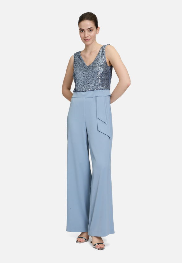 Jumpsuit mit Pailletten / Modellfoto Vorderseite