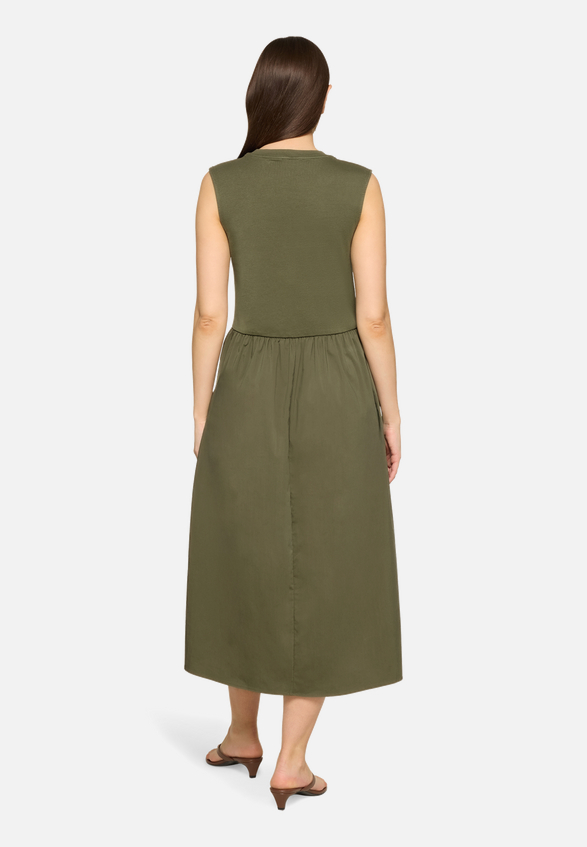 Casual-Kleid mit Eingrifftaschen / Modellfoto Rückseite