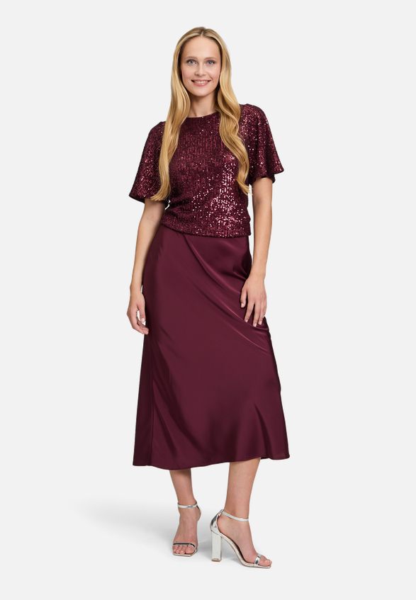 Pailletten-Bluse mit Flügelärmeln / Modellfoto Vorderseite (Outfit)