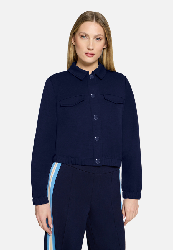 Casual-Jacke mit aufgesetzten Taschen / Modellfoto Vorderseite