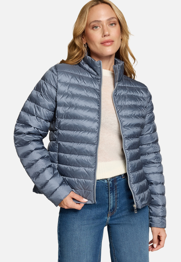 Steppjacke mit Stehkragen / Modellfoto Vorderseite