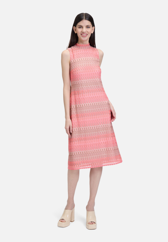 Midikleid mit Stehkragen / Modellfoto Vorderseite