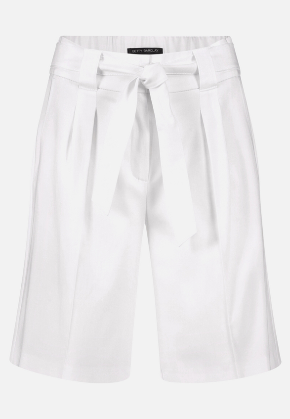 Shorts mit Bundfalten / Vorderseite