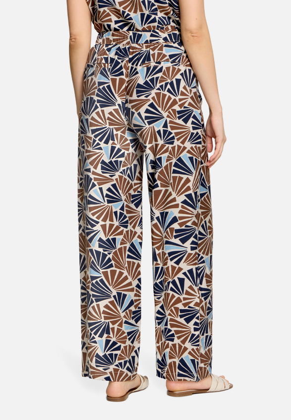 Schlupfhose mit Print / Modellfoto Rückseite
