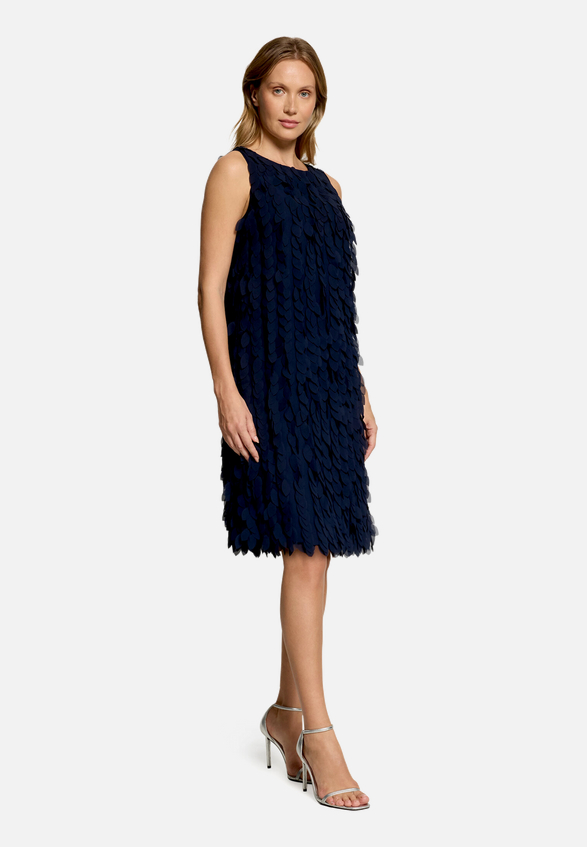 Cocktailkleid ohne Arm / Modellfoto Vorderseite (Outfit)