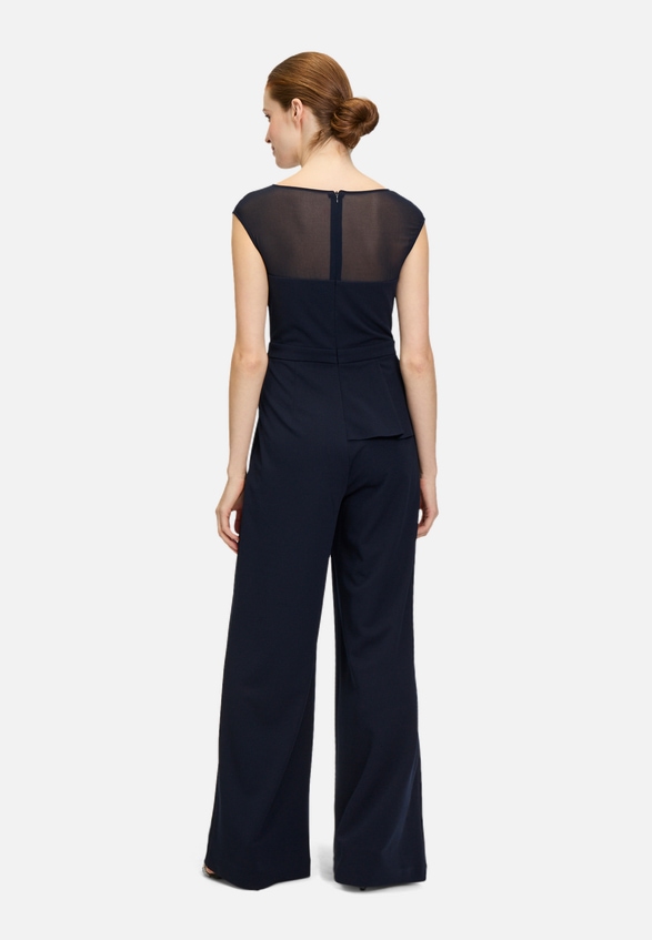 Jumpsuit ohne Arm / Modellfoto Rückseite