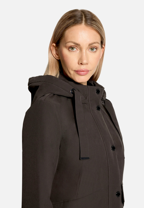 Outdoorjacke mit abnehmbarer Kapuze / Detailbild