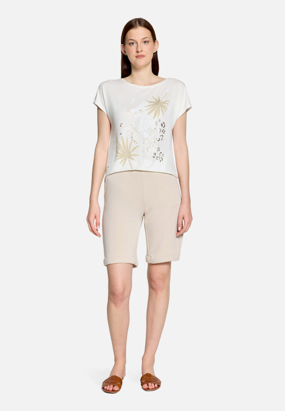 Casual-Shirt mit Aufdruck / Modellfoto Vorderseite (Outfit)