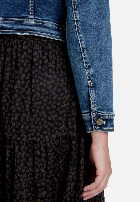 Jeansjacke mit Waschung / Detailbild