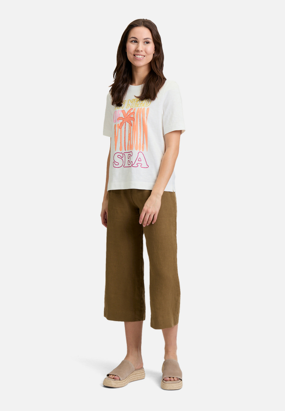 Printshirt mit Rundhalsausschnitt / Modellfoto Vorderseite (Outfit)
